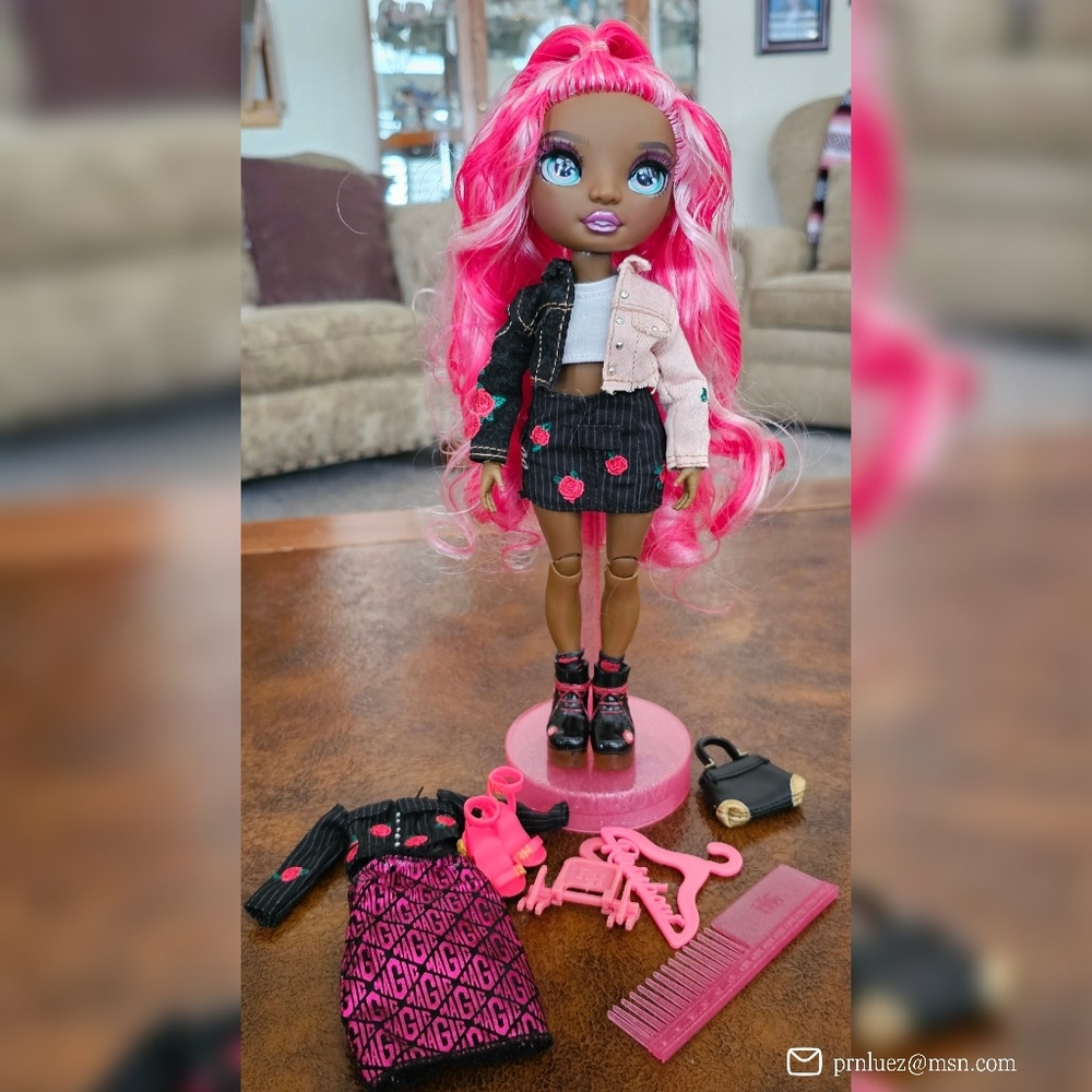 Rainbow High Daria Roselyn Doll